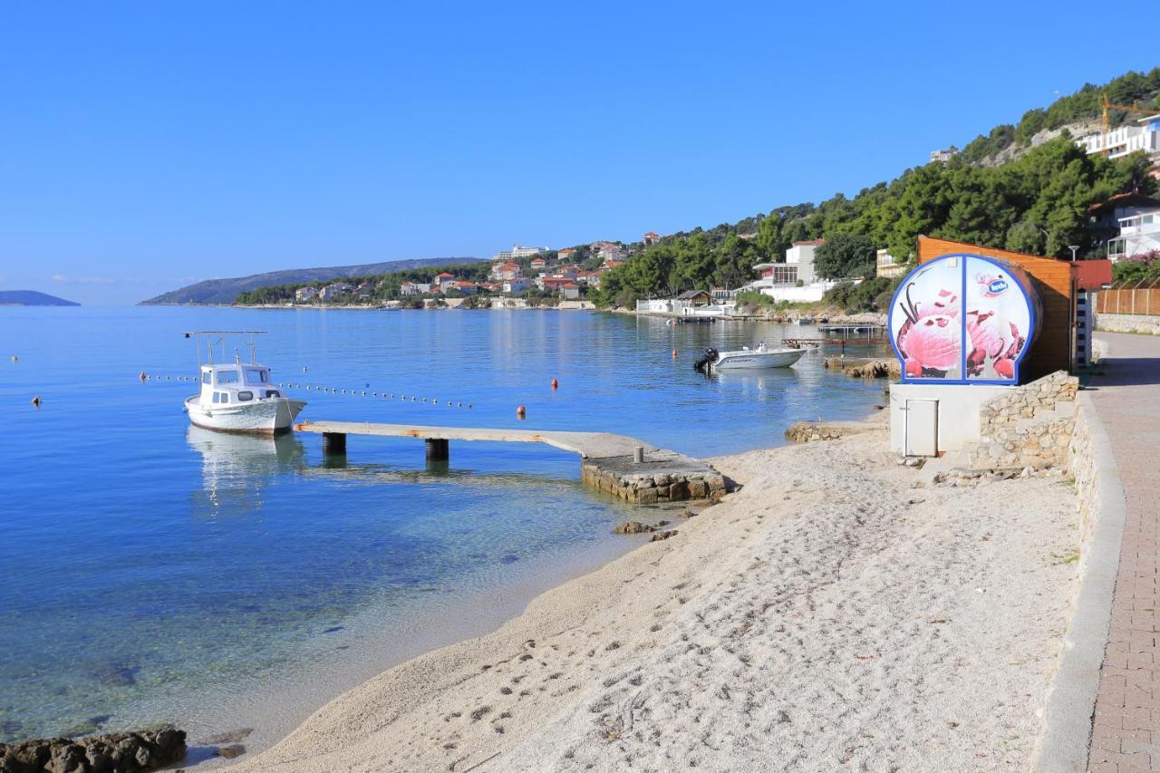 Apartments By The Sea Seget Donji, Trogir - 2029 Exteriör bild