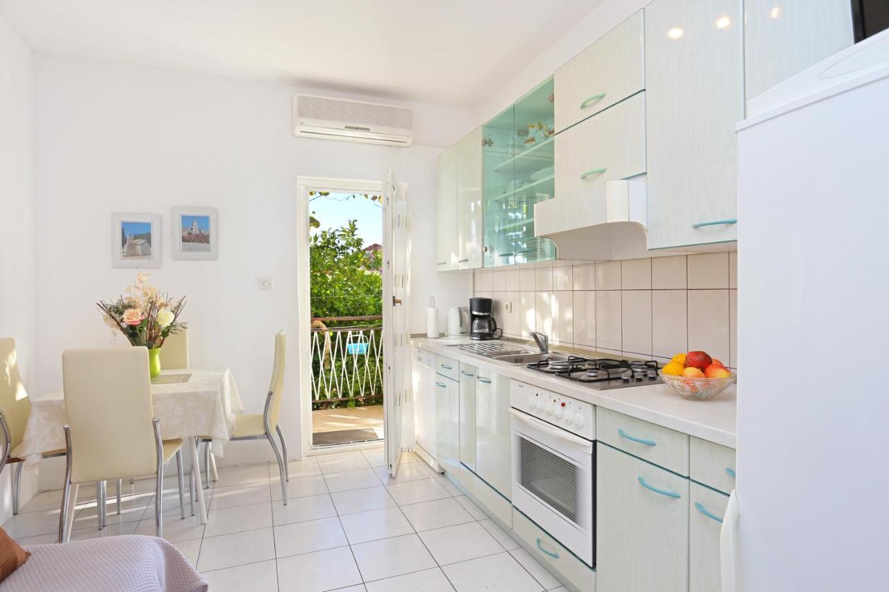 Apartments By The Sea Seget Donji, Trogir - 2029 Exteriör bild