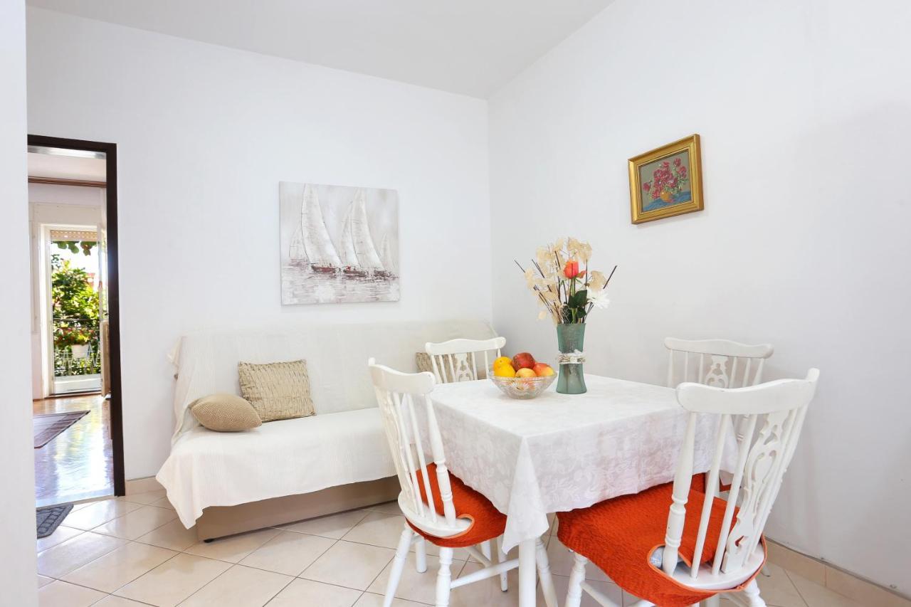 Apartments By The Sea Seget Donji, Trogir - 2029 Exteriör bild
