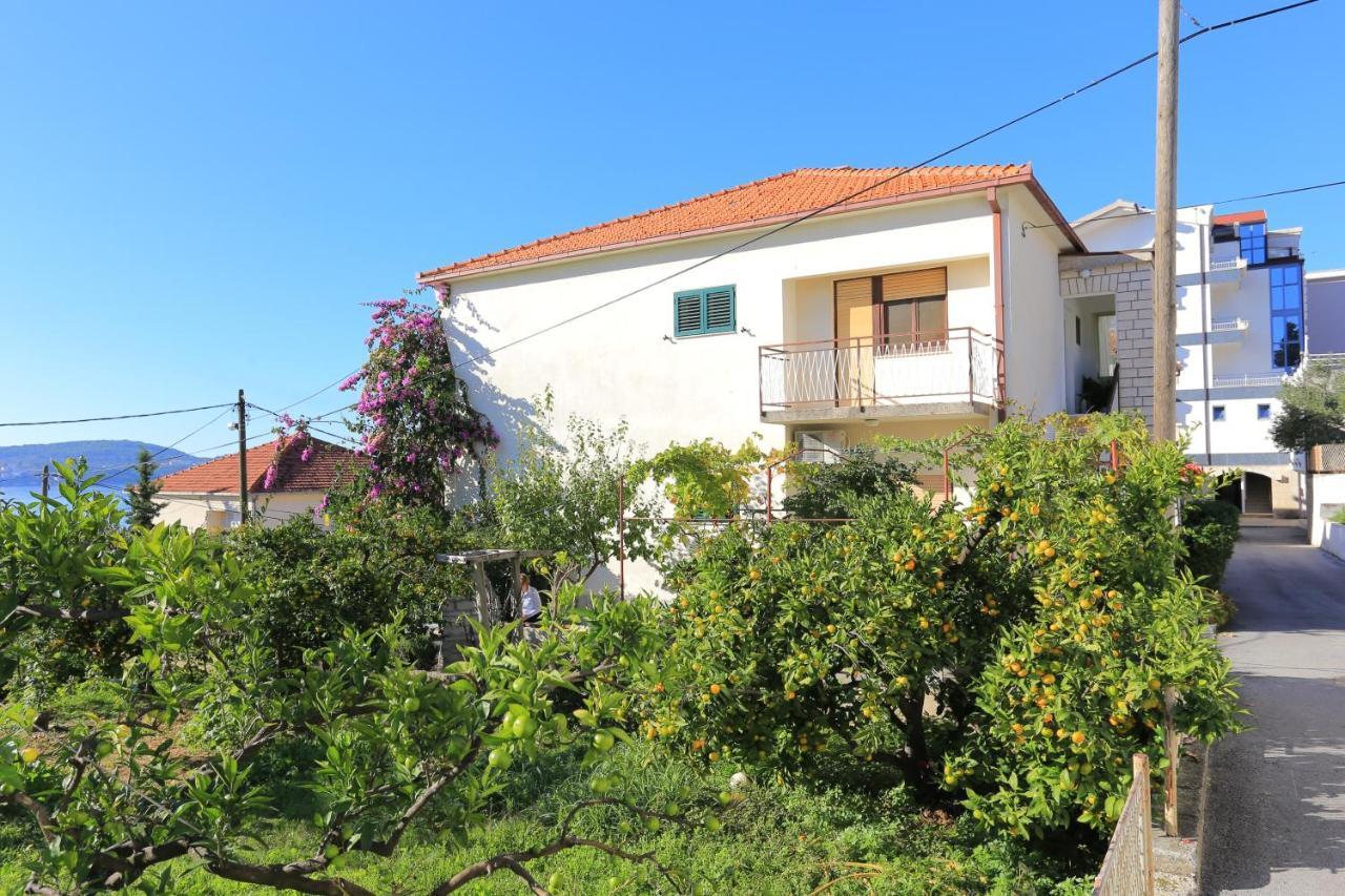 Apartments By The Sea Seget Donji, Trogir - 2029 Exteriör bild