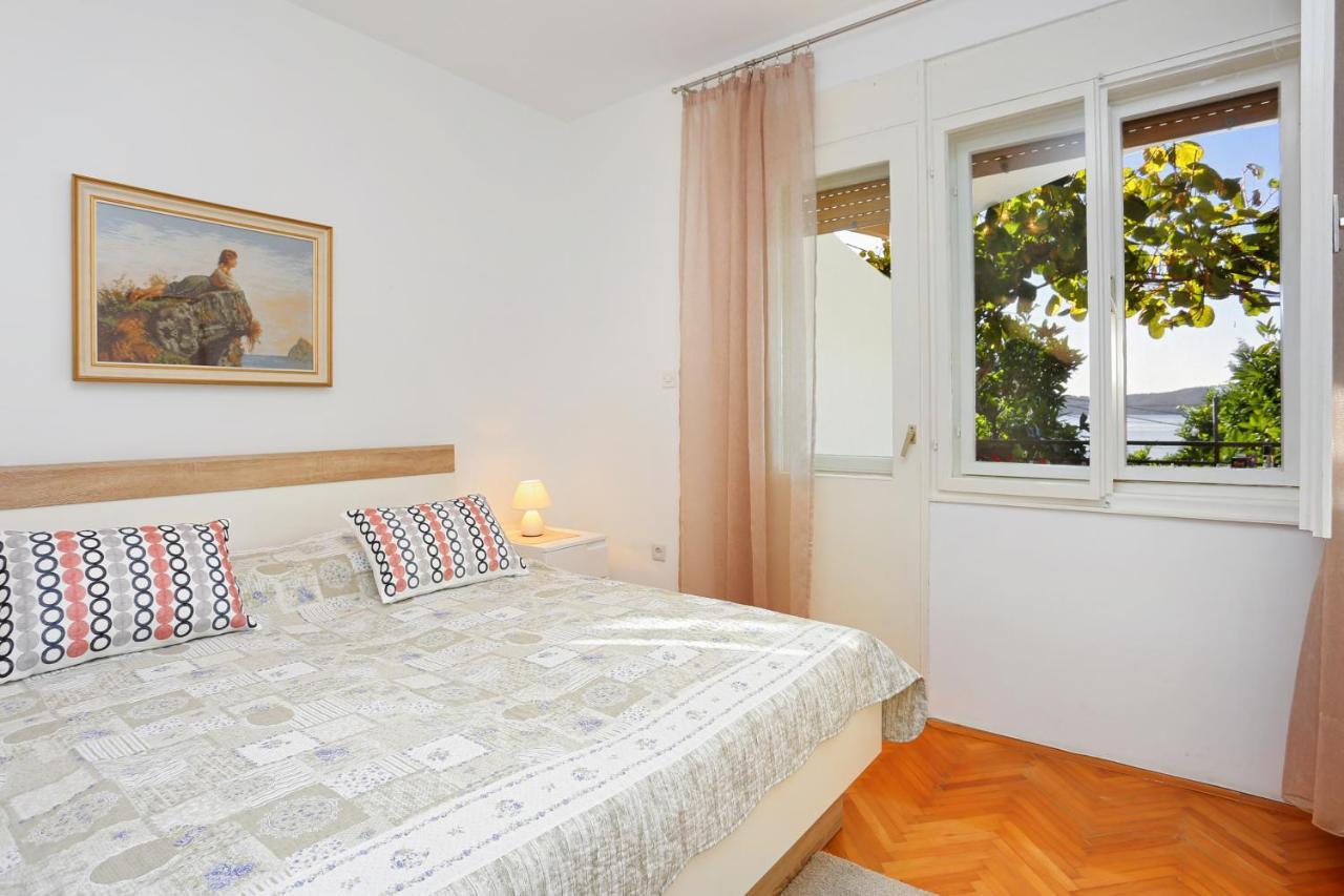 Apartments By The Sea Seget Donji, Trogir - 2029 Exteriör bild
