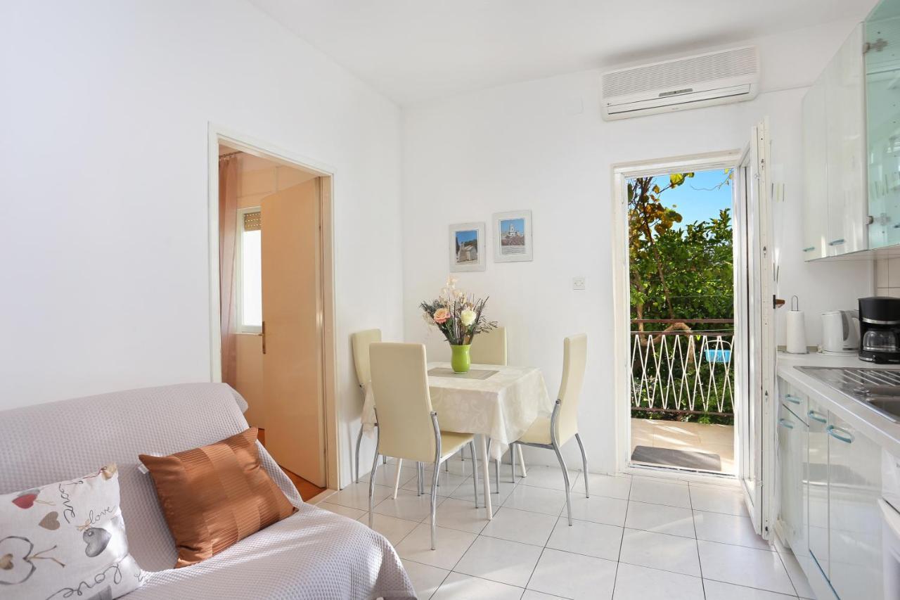 Apartments By The Sea Seget Donji, Trogir - 2029 Exteriör bild