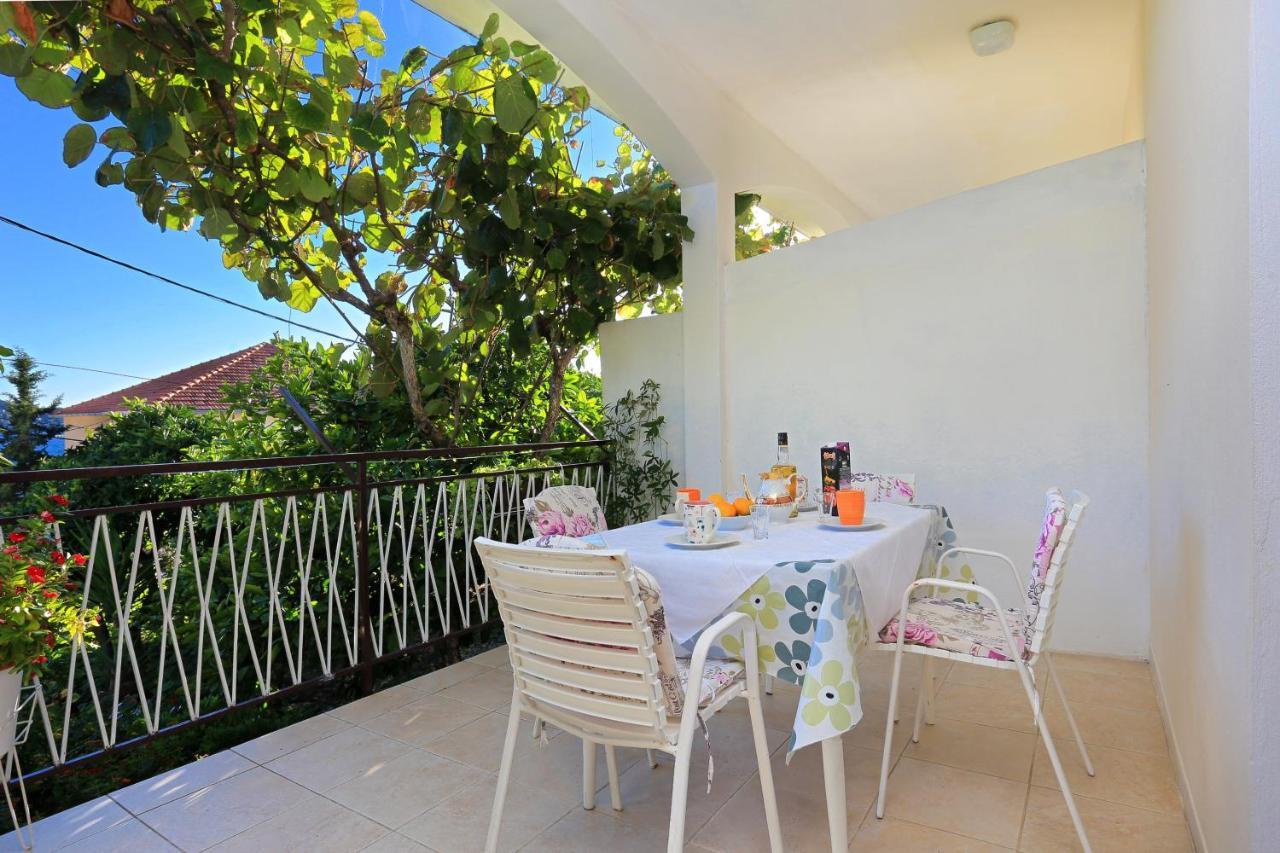 Apartments By The Sea Seget Donji, Trogir - 2029 Exteriör bild