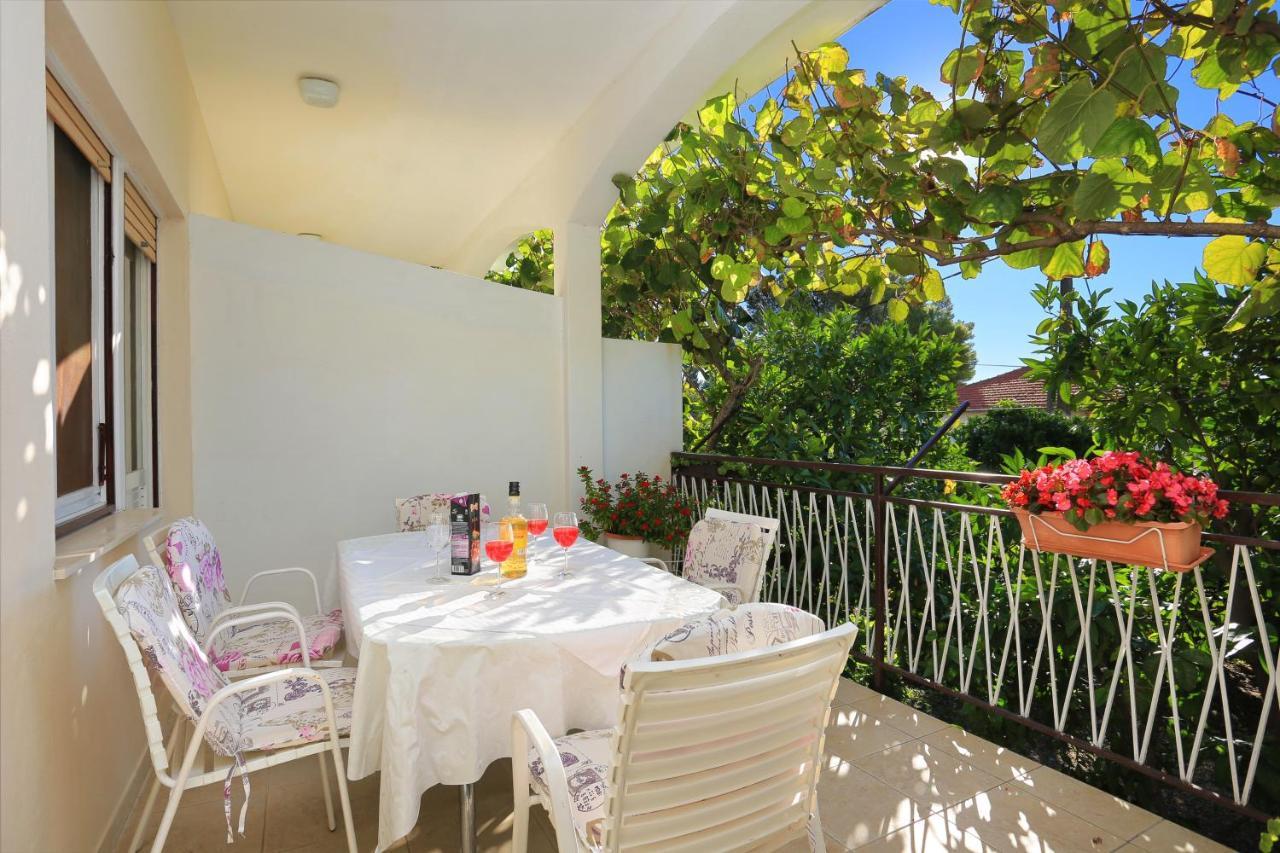 Apartments By The Sea Seget Donji, Trogir - 2029 Exteriör bild