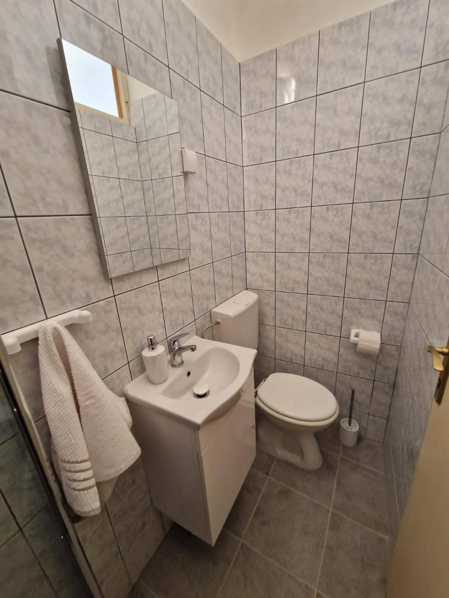 Apartments By The Sea Seget Donji, Trogir - 2029 Rum bild