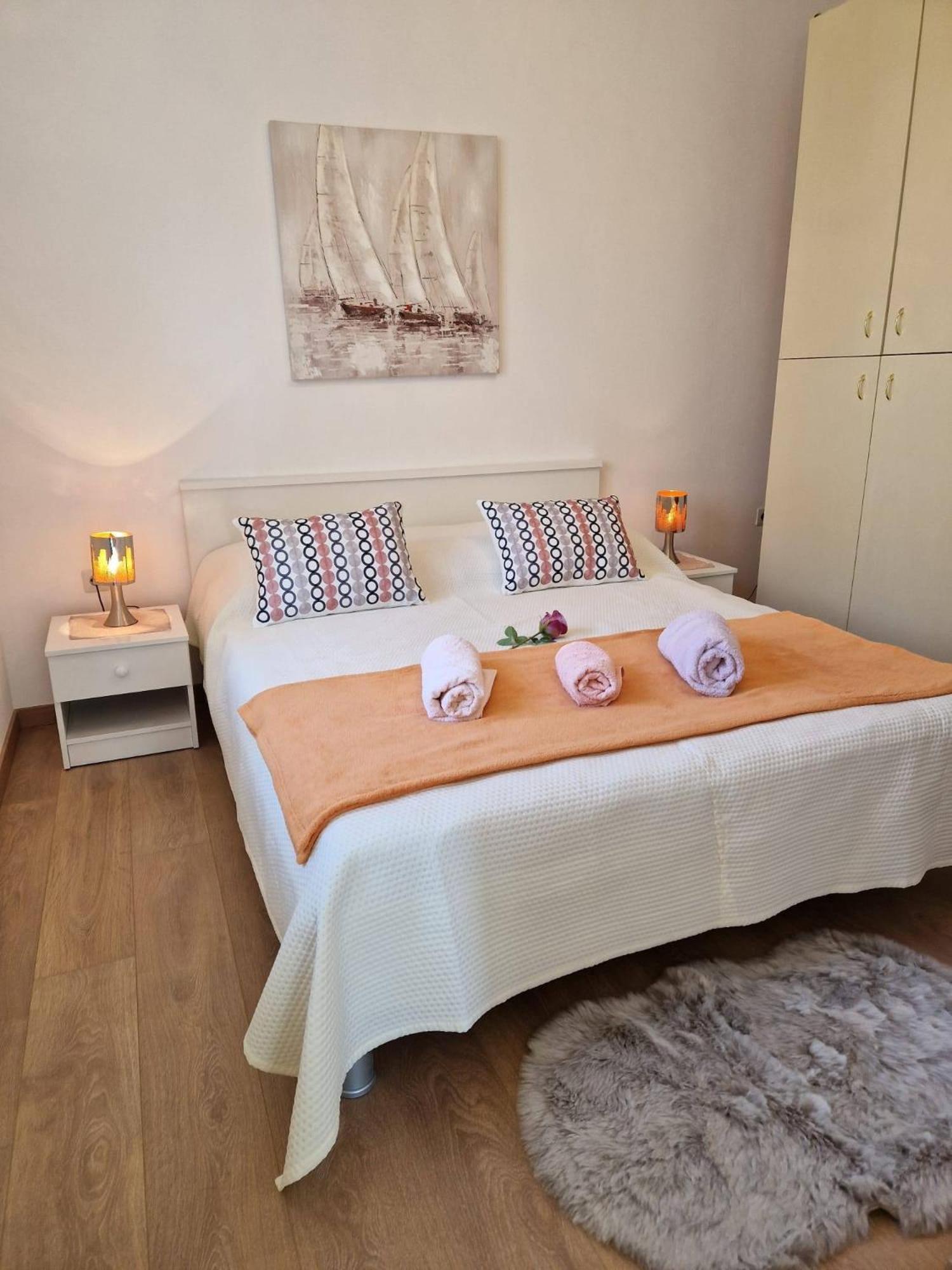 Apartments By The Sea Seget Donji, Trogir - 2029 Rum bild